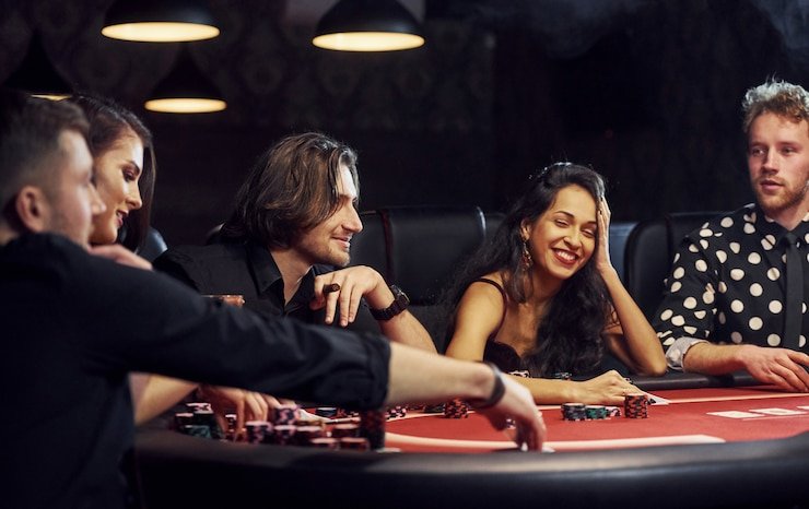 Tampilan aplikasi dapursuhu di smartphone dengan meja baccarat FFWS Indonesia aktif